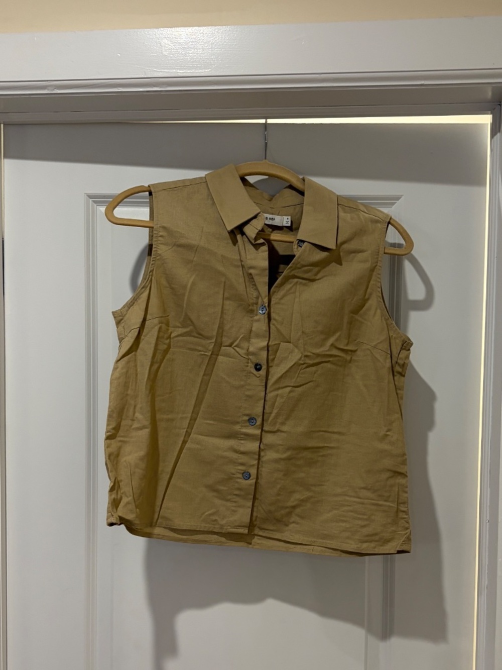 Mod Ref Beige Linen Sleeveless Button Down NWOT - Picture 3 of 3